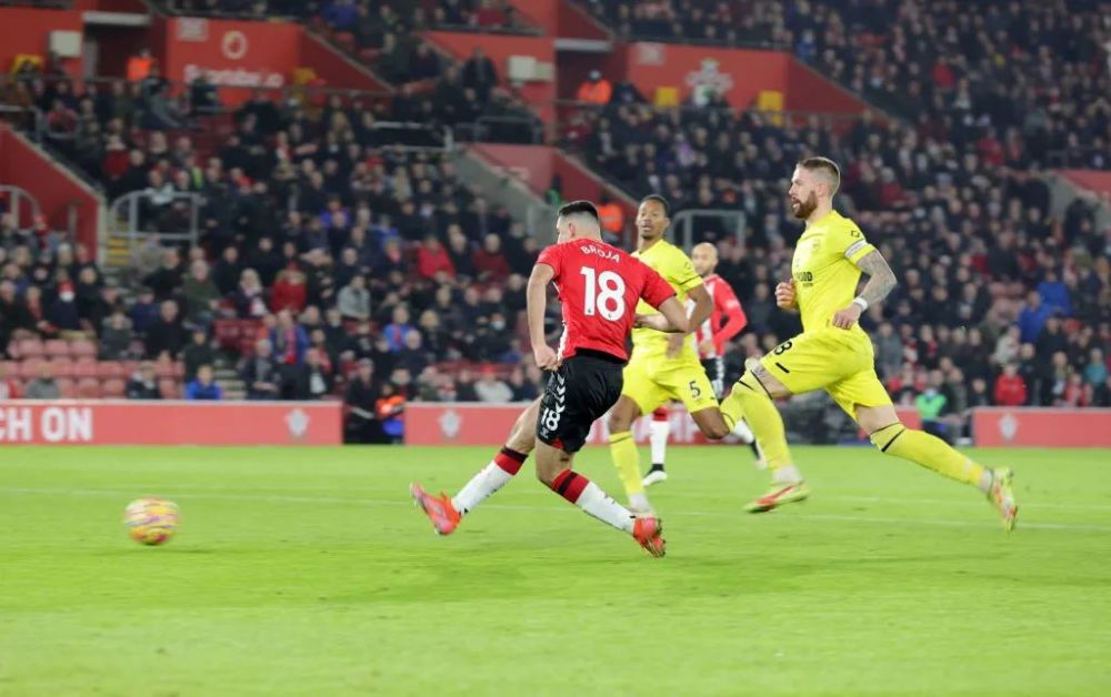  布伦特福德定位球再显威，蜜蜂军团战胜南安普顿