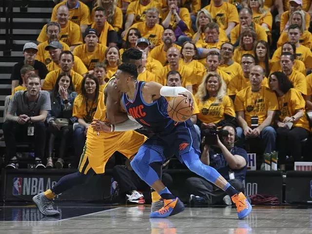  米切尔三分雨浇灭热火，骑士客场爆冷终结对手连胜